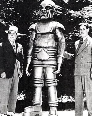 The eight ft. robot from Universal’s “The Phantom Creeps” (‘37) stands beside producer Henry MacRae (left) and director Saul Goodkind.