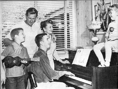 “The Loner”—Lloyd Bridges with wife Dorothy and children Jeff, Beau and Cindy. 