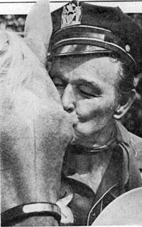 As part of Roy Rogers’ celebration of 50 years in show business, he kisses ‘Broadway Trigger’ good-bye after giving the horse to the New York Police Department. 