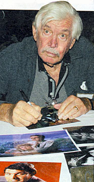Gene “Bat Masterson” Barry signs autographs at an L.A. collector’s show in 2007.