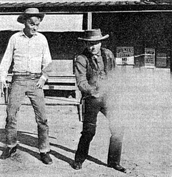 The fastest gun in Hollywood, Arvo Ojala, shows Will “Sugarfoot” Hutchins 
how it’s done. 