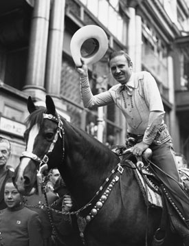 Gene Autry and Champion held a reception for fans outside the Savoy Hotel in London, England on August 2, 1939. 