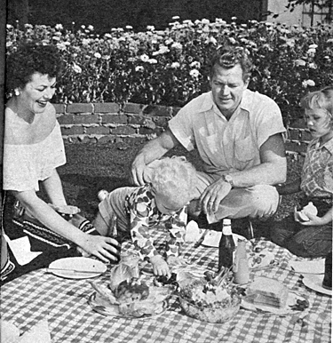 It’s a backyard picnic with Barbara Hale, Bill (“Kit Carson”) Williams and their children Billy and Jody. 