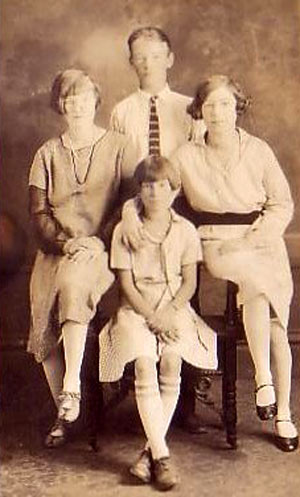 Leonard Slye...Roy Rogers...at 16 with his three sisters in the summer of 1927. Mary Elizabeth is on the left, Cleda Mae is on the right with younger sister Kathleen Loretta in the middle. (Thanx for the IDs to Janey Miller.)