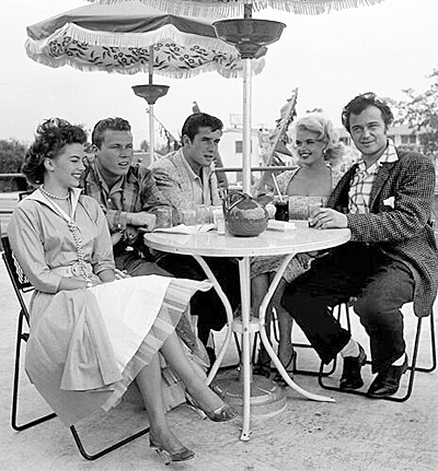 An eclectic group to be sure. (L-R) Natalie Wood, John Smith, Robert Fuller, Jayne Mansfield, Michael Callan get together for a publicity shot. (Thanx to Terry Cutts.) 