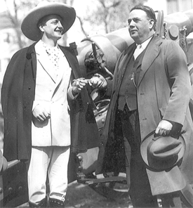 In the late '30s, B-Western star Bill Cody stands on the courthouse steps in 
Winchester, VA, as he receives the Key to the City from the Mayor of Winchester.
(Thanx to Danny Rogers.) 