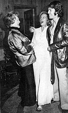 Dorothy Fay, Tex Ritter's widow, shares a laugh with country singer Jo Walker and record engineer Alex Sadkin.