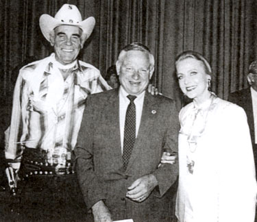 Sunset Carson and leading lady Anne Jeffreys with Raleigh, NC, mayor Avery Upchurch in the late ‘80s. Upchurch was mayor from ‘83 to ‘93. (Thanx to Nikki Ellerbe.)