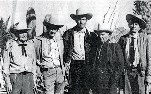 Kelo Henderson of “26 Men” with four of the five original Arizona Rangers who were alive when the series was filmed. (L-R) John Redmond, William O. Parmer, Clarence Beaty, Joe Pearce.