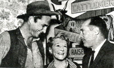 Eric Fleming (“Rawhide”) chats with TV TIMES reporter Nora Laing and casting director Russel Trost. (Thanx to Terry Cutts.)