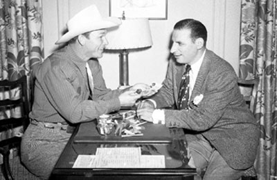Above two photos are of Roy Rogers with CHICAGO SUN-TIMES newspaper columnist Irv Kupcinet. Both circa late ‘40s early '50s. (Thanx to Bobby Copeland and Janey Miller.)