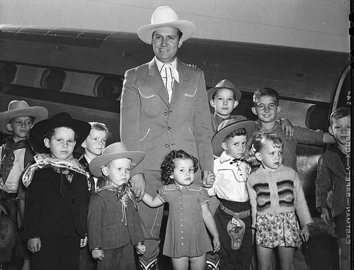 Gene Autry and a group of young fans in Berwyn, OK, which became Gene Autry, OK. (Thanx to Bobby Copeland.)
