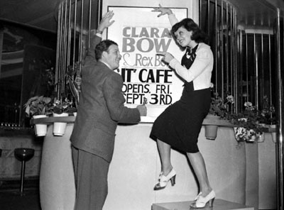 Western star Rex Bell and his wife Clara Bow preparing for the opening of their It Cafe in the Hollywood Plaza hotel in 1937. (Thanx to Bobby Copeland.)