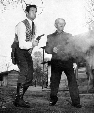 Hugh O’Brian, TV’s “Wyatt Earp”, and real life badman Al Jennings, 93, draw and fire for a LOS ANGELES TIMES photo in 1957.