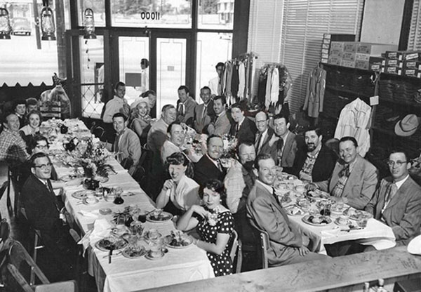Wouldn’t you have loved to have been at this ‘50s western luncheon? Starting at the left table, unknown man and woman, Nudie, three unknown women, Sheb Wooley across from Nudie, two unknown women. Table on the right: Rex Allen, Roy Rogers, Gene Autry, Eddie Dean, Max Terhune, unknown woman, Bill Williams, Jock Mahoney, Doye O'Dell across the table, unknown man, Don Diamond, unknown man, Tim Spencer, Tex Williams, Pat Buttram, Tex Ritter, Joe Maphis. (Thanx to Jerry Whittington.)