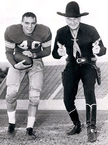 Two for the price of one! Halfback Howard Cassady of the Ohio State Buckeyes (‘52-‘55) poses with William “Hopalong Cassidy” Boyd. Cassady won the Heisman trophy in ‘55 and was elected to the college football hall of fame in ‘79. (Thanx to Jerry Whittington.)
