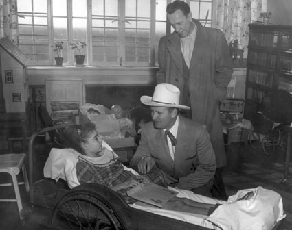 Gene visits with a polio patient in 1955. (Thanx to Jerry Whittington.)