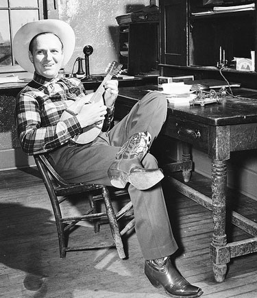 Gene relaxes in Gene Autry, OK, in 1941. (Thanx to Jerry Whittington.)