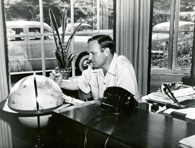 Gene at home in 1950 beside his desk, custom made for him in 1949. Proud to say this desk is now owned, preserved and used to write and produce WESTERN CLIPPINGS in Boyd Magers’ home office.