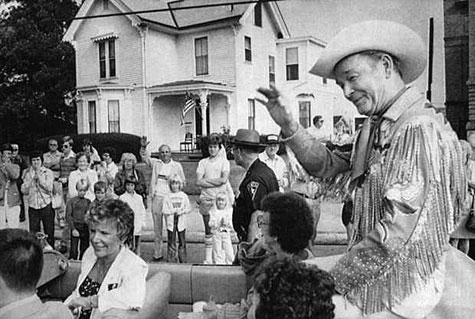 Roy waves to the people of Portsmouth, OH, during a parade in his honor June 6, 1982.
