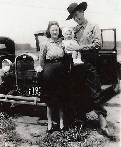 A 19 year old Rex Allen with 18 year old wife Doris and new born daughter Rexine. (Thanx to Glenn Mueller.)