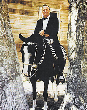 Gene Autry astride the 5th Champion. (Thanx to Bobby Copeland.)