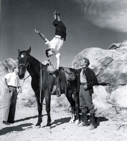 An unknown stuntman shows off for Kirk Douglas during the filming of “Along the Great Divide” (‘51) in Lone Pine, CA.
