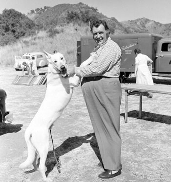 Andy Devine meets Chinook while Andy was on location for “Red Badge of Courage” (‘51). Not sure why Chinook, of the Kirby Grant Mountie series, was there.