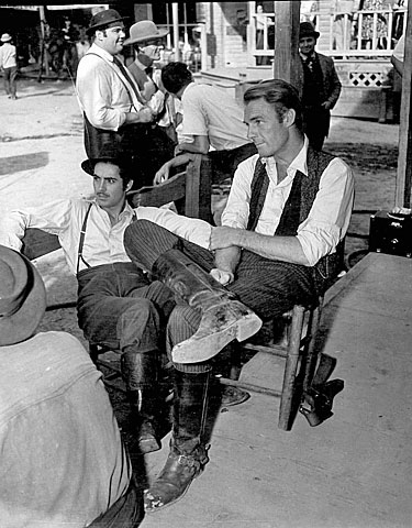 Tyrone Power and Randolph Scott relaxing on the set of “Jesse James” (‘39). (Thanx to Bobby Copeland.)