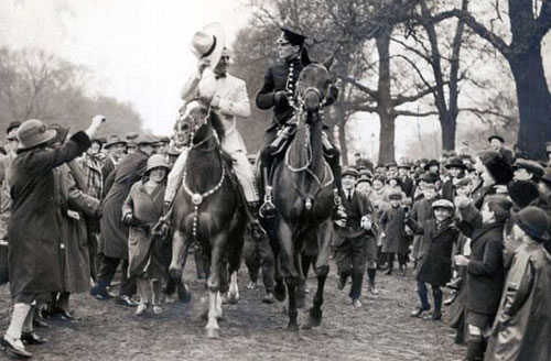 Tom Mix in London Park, England in 1925.
